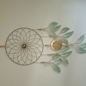 Gold and Green Dreamcatcher Wall Decor (Metal)